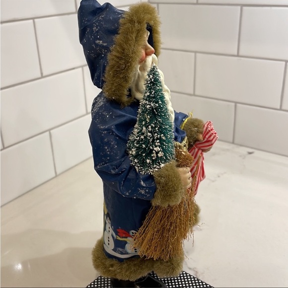 ❤️🎄 DEPT 56 | Clothtique Possible Dreams Santa | Dressed For The Holidays 🎄❤️ - Picture 5 of 10